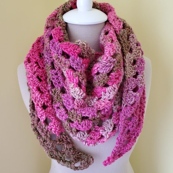 Crochet Seattle Shawl/New - Picture 1 of 6